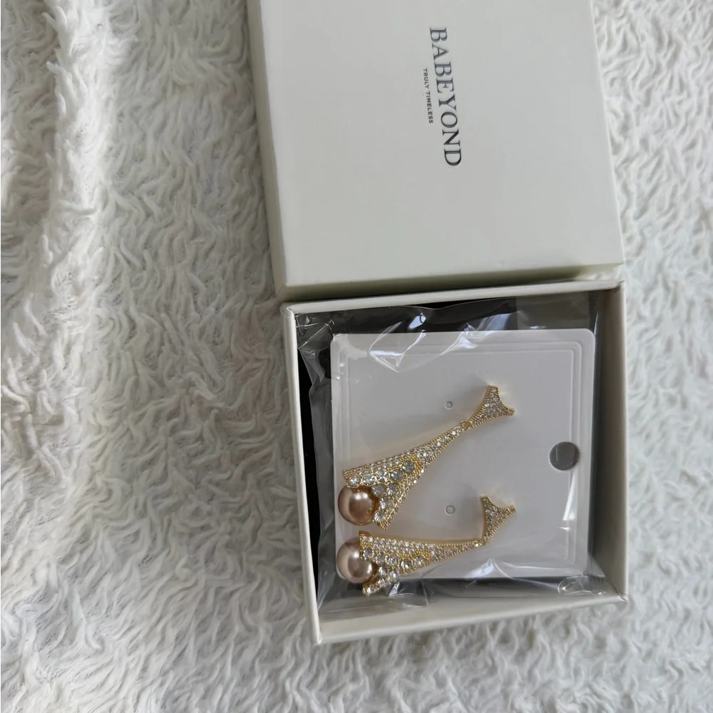 BABEYOND Vintage Crystal Pearl Dangle
Earrings - Picture 2 of 4